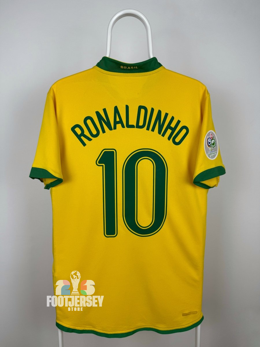 Ronaldinho - Brazil 2006 home shirt 🇧🇷