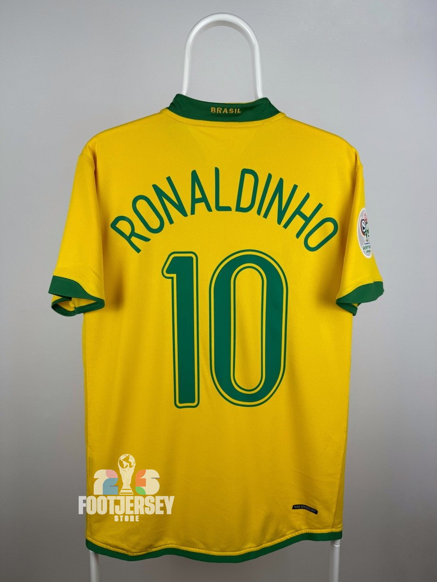 Ronaldinho - Brazil 2006 home shirt 🇧🇷