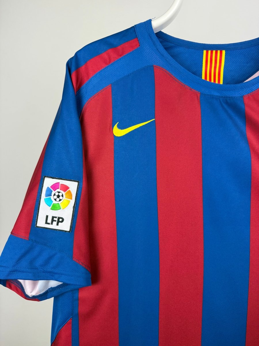 Ronaldinho - FC Barcelona 2005/06 home shirt 🇧🇷