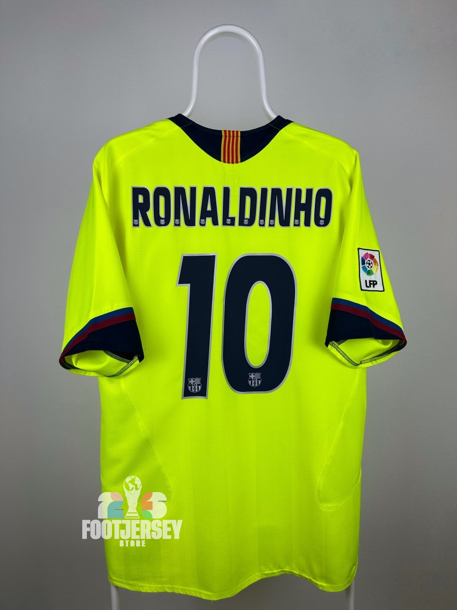 Ronaldinho - FC Barcelona 2005/06 away shirt 🇧🇷
