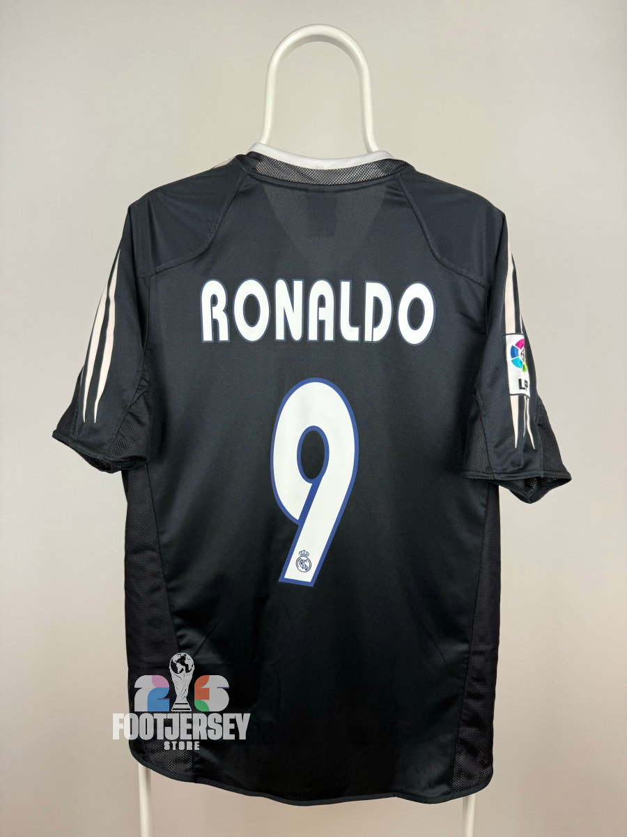 Ronaldo Nazario - Real Madrid 2004/05 away shirt 🇧🇷