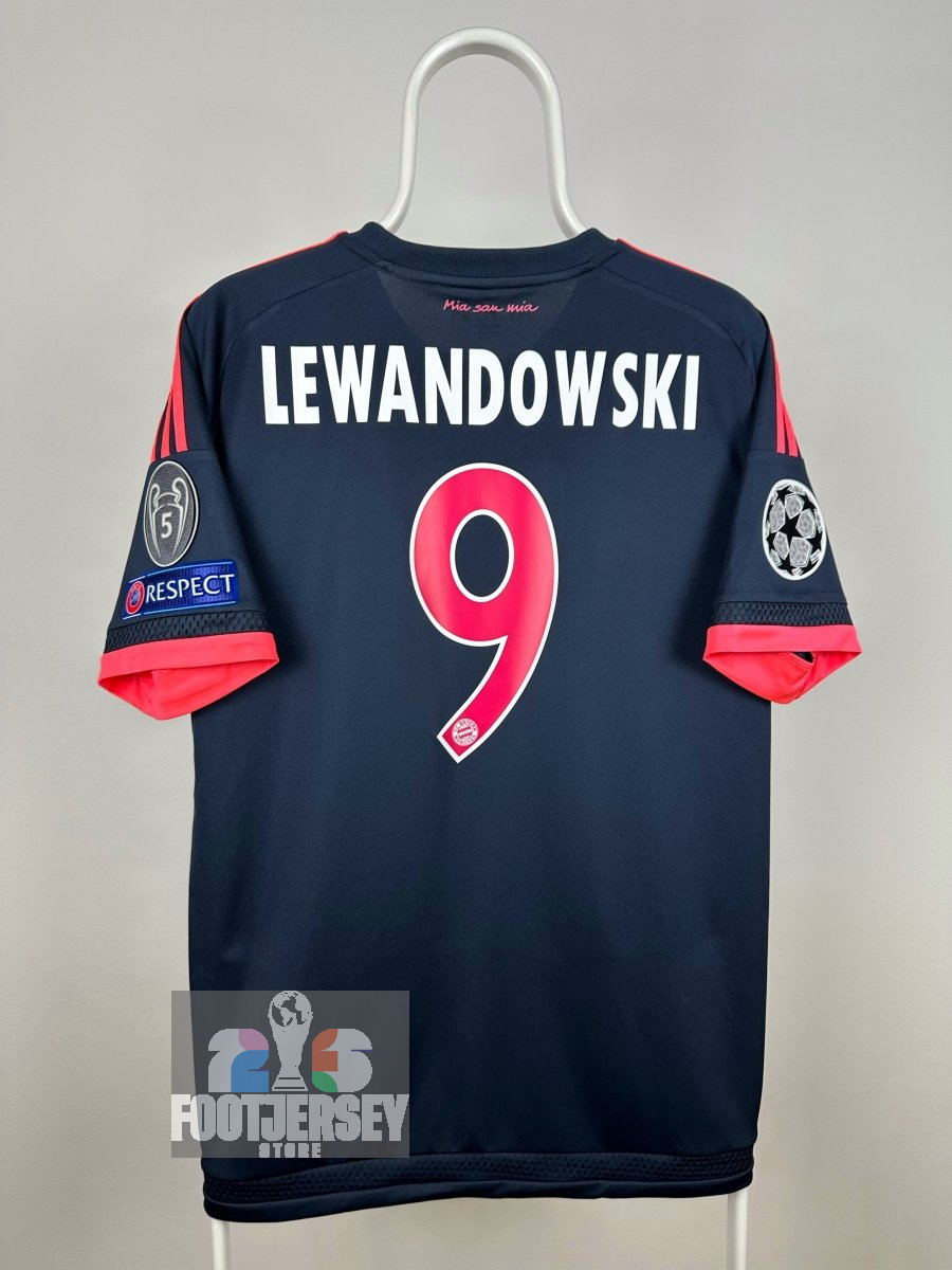 Robert Lewandowski - FC Bayern Munich 2015/16 away shirt 🇵🇱