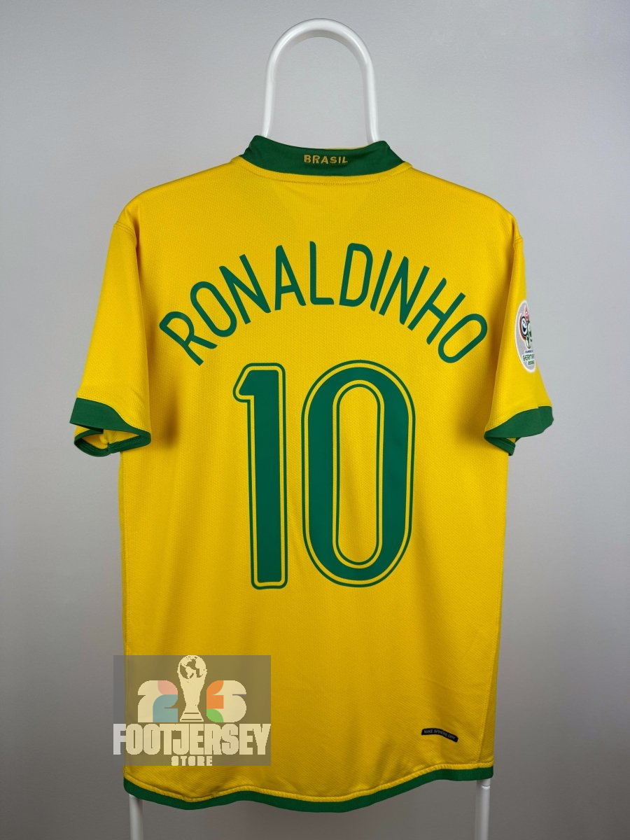 Ronaldinho - Brazil 2006 home shirt 🇧🇷