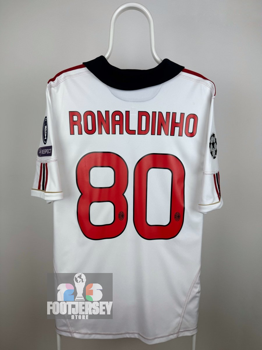 Ronaldinho - AC Milan 2010/11 away shirt 🇧🇷