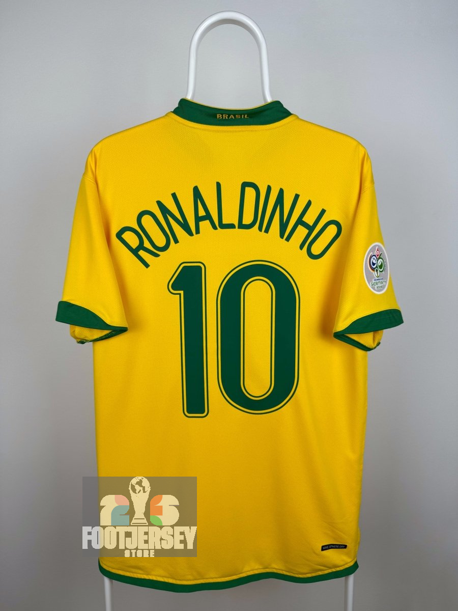Ronaldinho - Brazil 2006 home jersey 🇧🇷