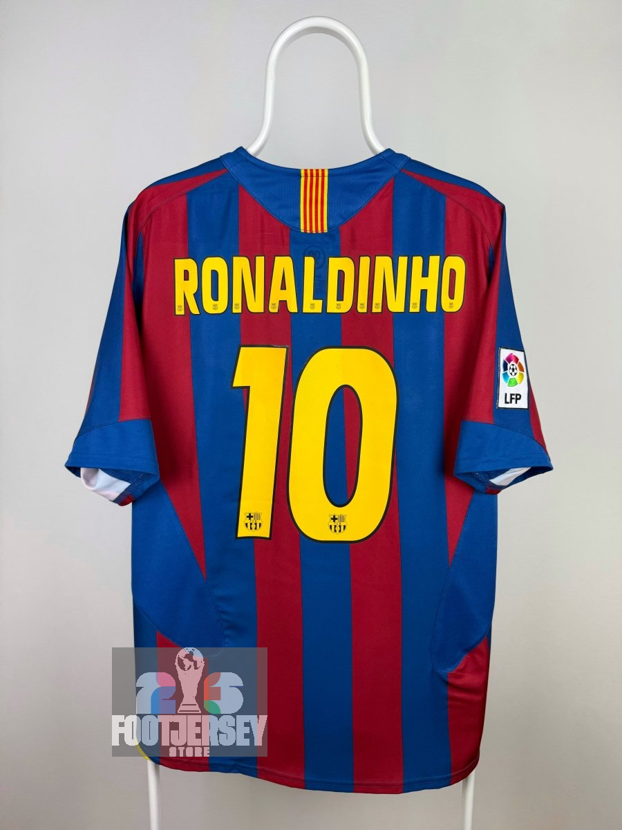 Ronaldinho - FC Barcelona 2005/06 home shirt 🇧🇷