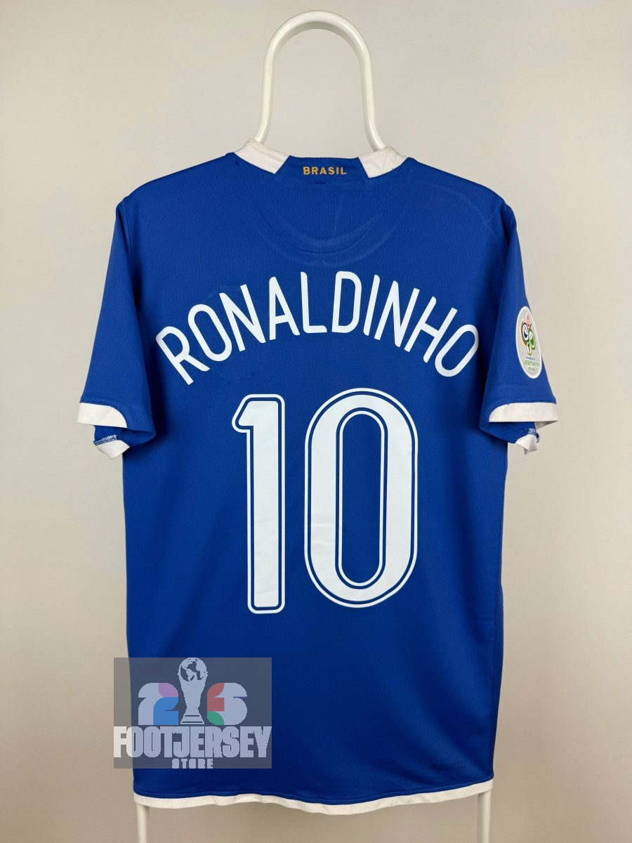 Ronaldinho - Brazil 2006 away shirt 🇧🇷