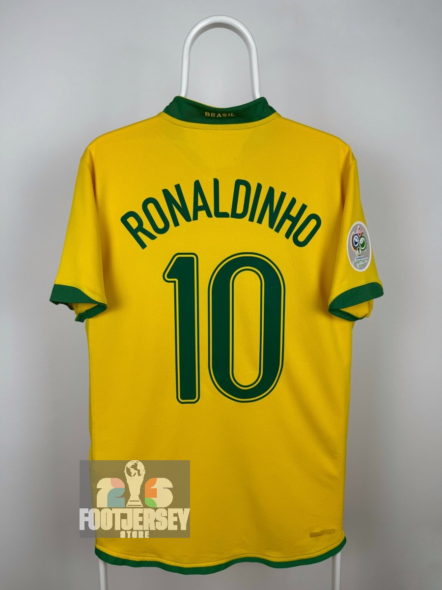 Ronaldinho - Brazil 2006 home shirt 🇧🇷