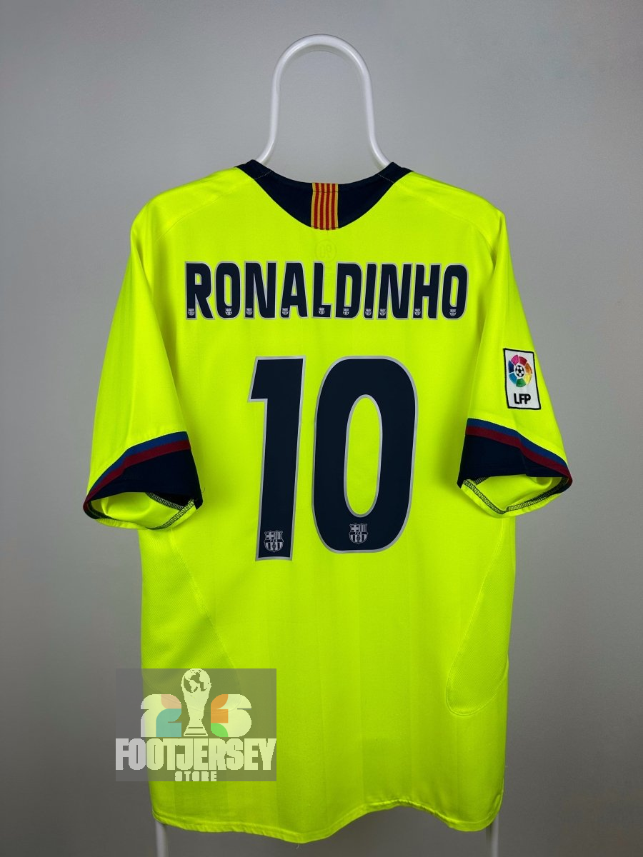 Ronaldinho - FC Barcelona 2005/06 away shirt 🇧🇷